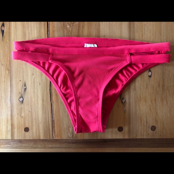 Red bikini 👙 - Picture 3 of 8